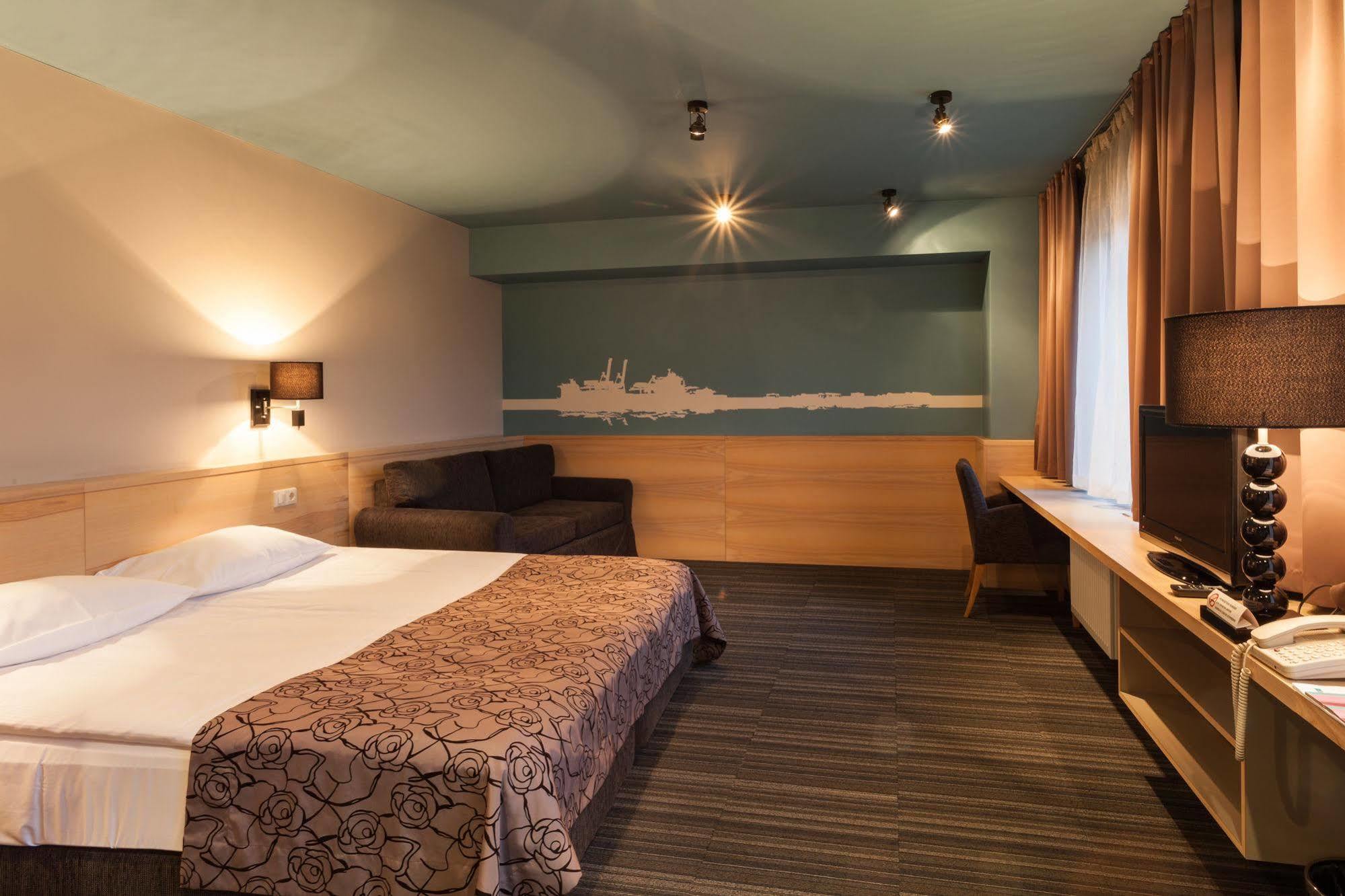 Rija Port Hotel Riga Exterior photo